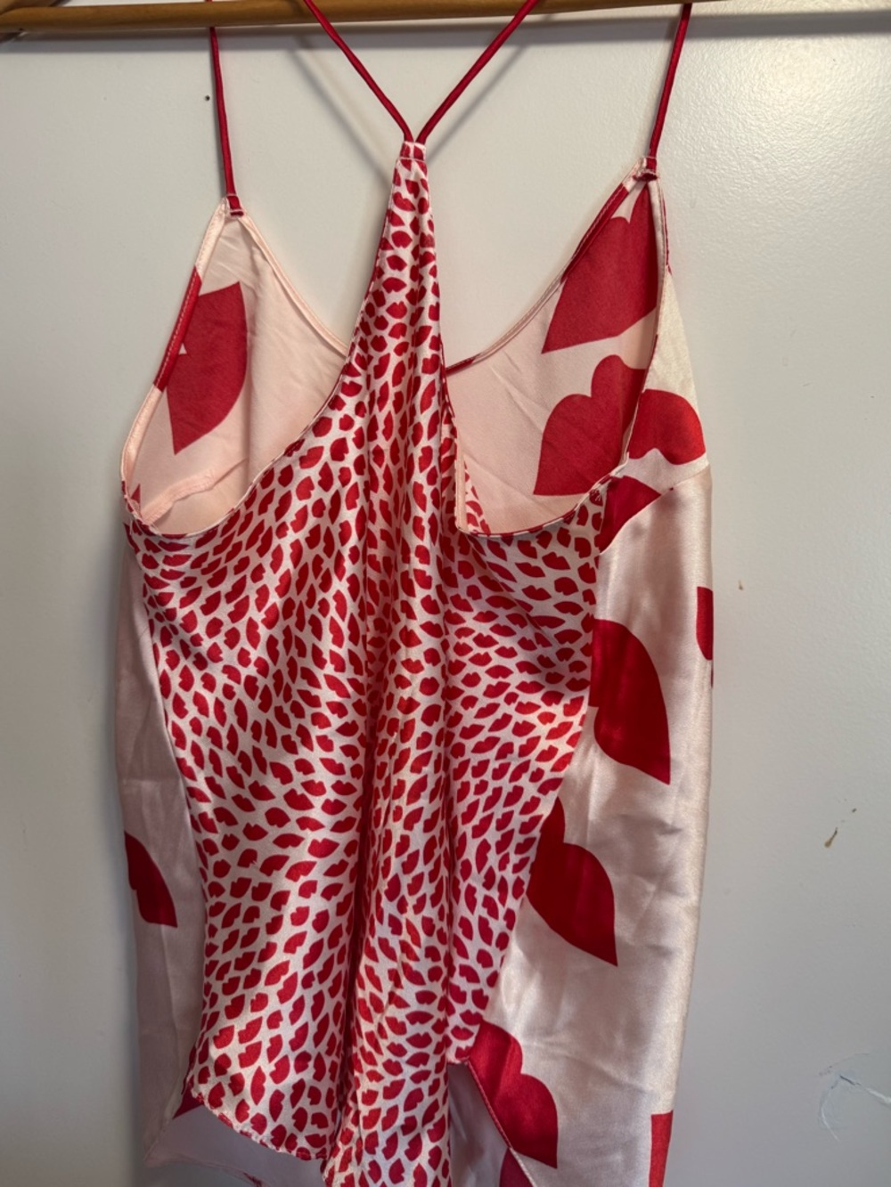 Victoria's Secret “Kiss Me like you mean it” lounge sleep top - Pre-loved -Small - Picture 2 of 7